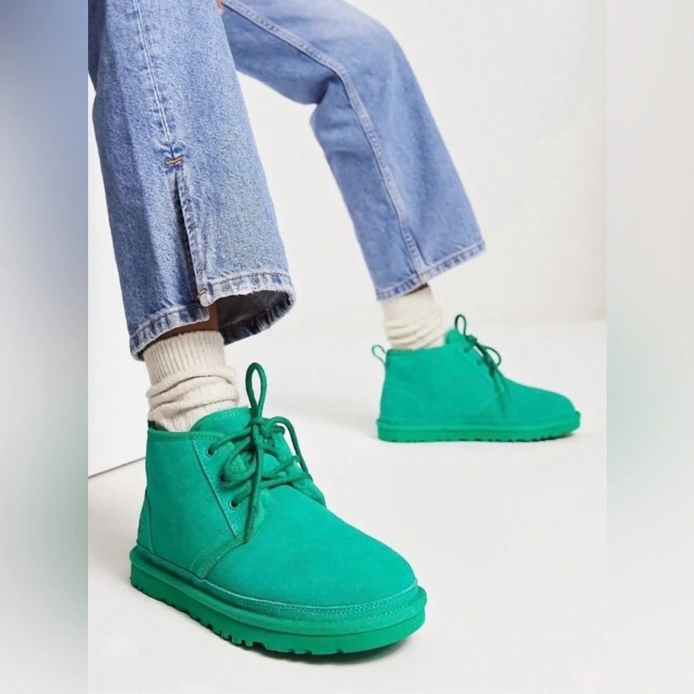 UGG Neumel Suede Chukka Boots Wool Lined S/N 1094269 in emerald green size 6